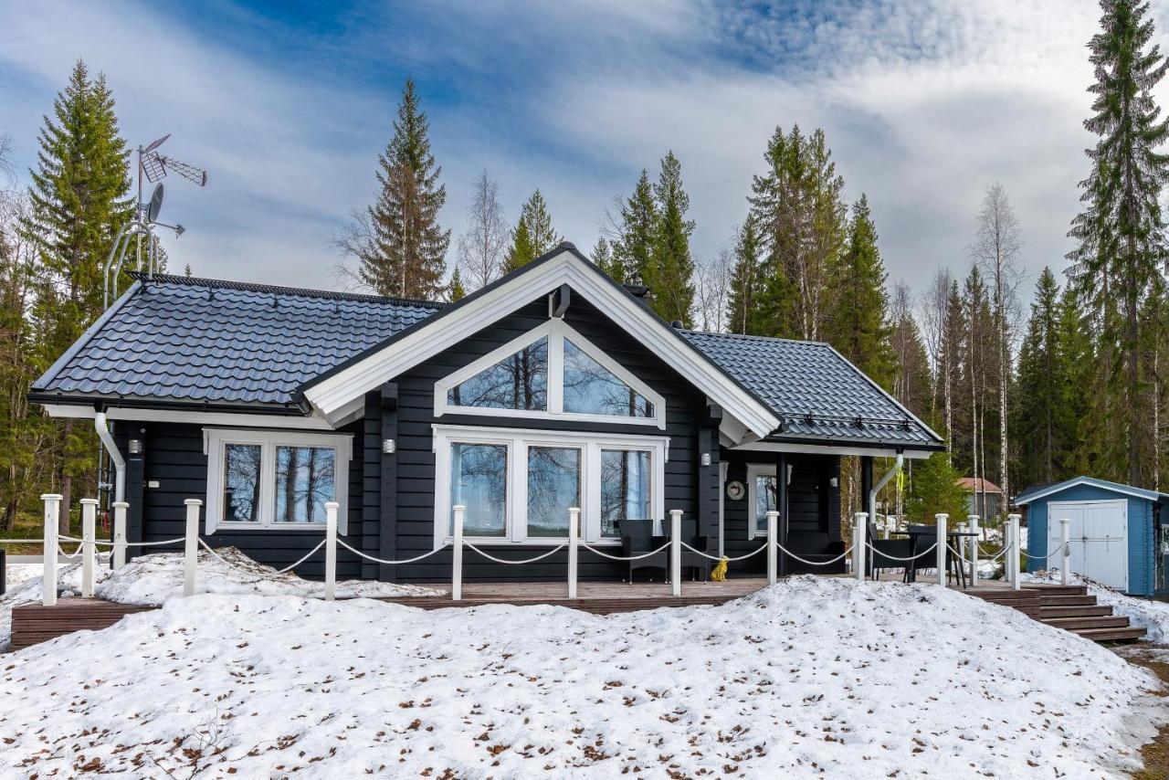 Laehderinne - 2 Bedroom Log Cabin, Private Beach, Wifi & Sauna Puolanka Экстерьер фото